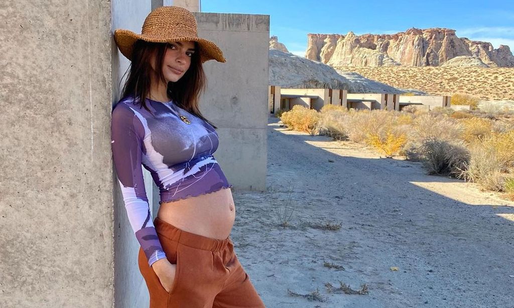 Emily Ratajkowski revive embarazada el viaje más emotivo de su historia de amor