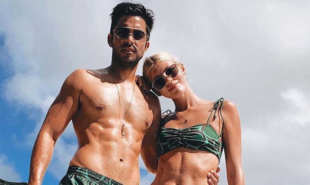 Devon Windsor y su marido, puro romanticismo en su posado junto al mar