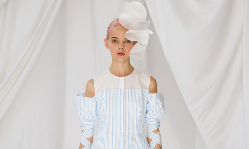 Entre cristales y flores, Delpozo se asegura el éxito en Londres