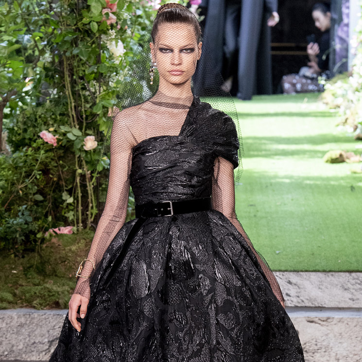 Todo al negro y mucho encaje: Dior presenta su colección más seductora