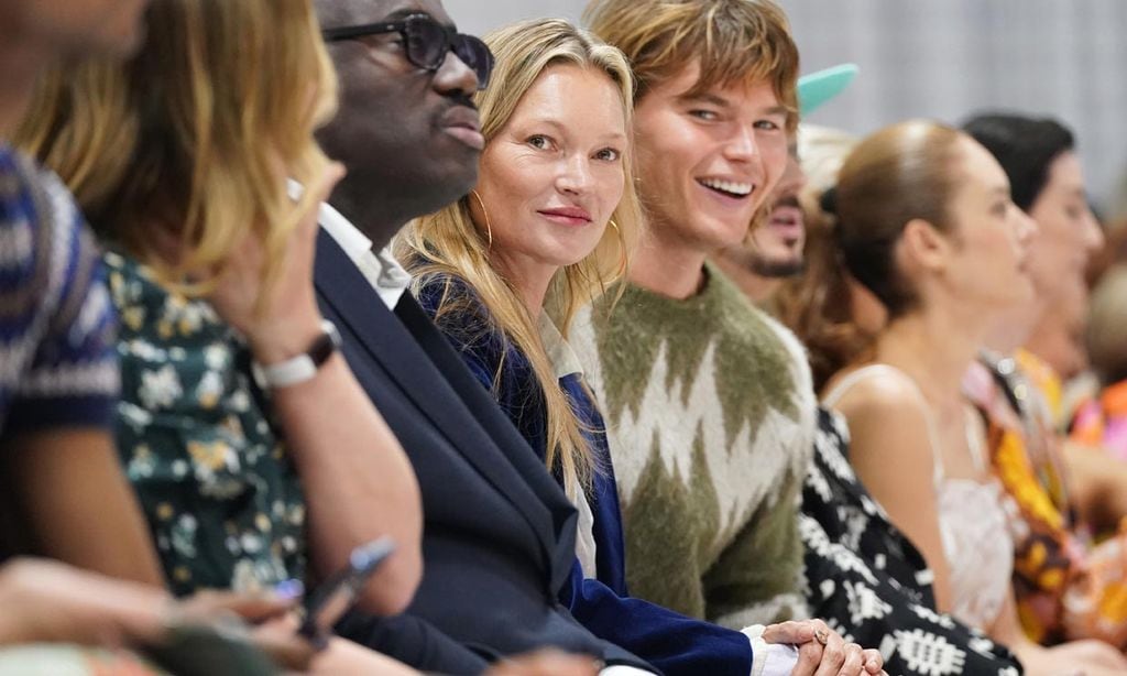 Kate Moss, una orgullosa mamá ante el éxito de su hija, Lila, sobre la pasarela