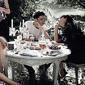 Inès de la Fressange, Stella Tennant, Freja Beha y Baptiste Giabiconi, en la campaña de Chanel primavera-verano 2011