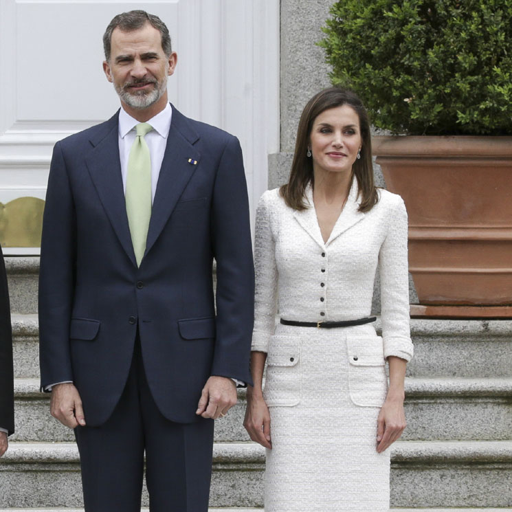 Cuando la reina Letizia recicla sus looks con el poder de los complementos