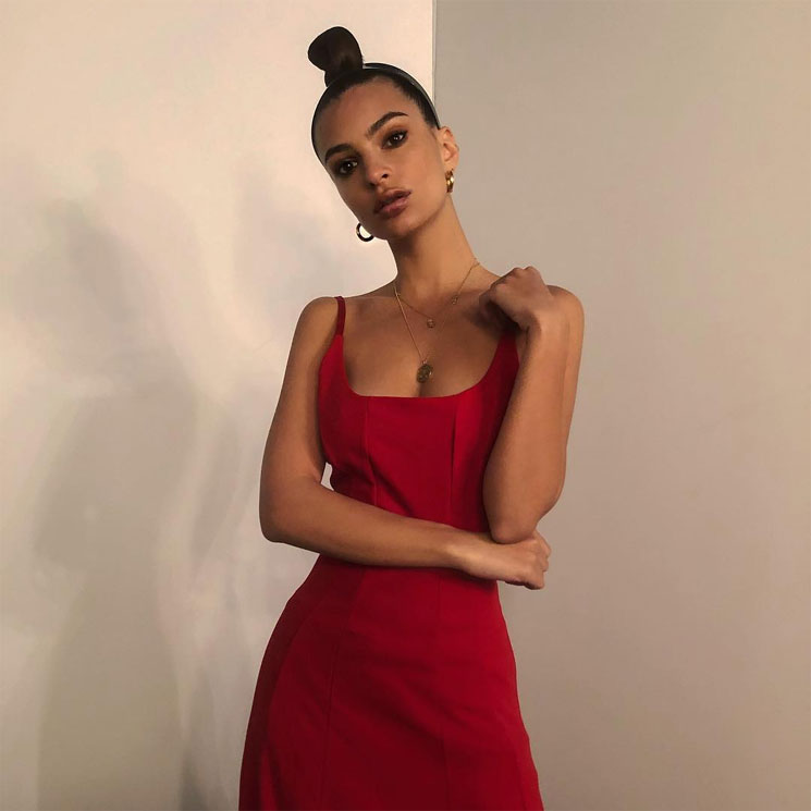 Emily Ratajkowski o cómo crear el perfecto look de invitada por menos de 60 euros