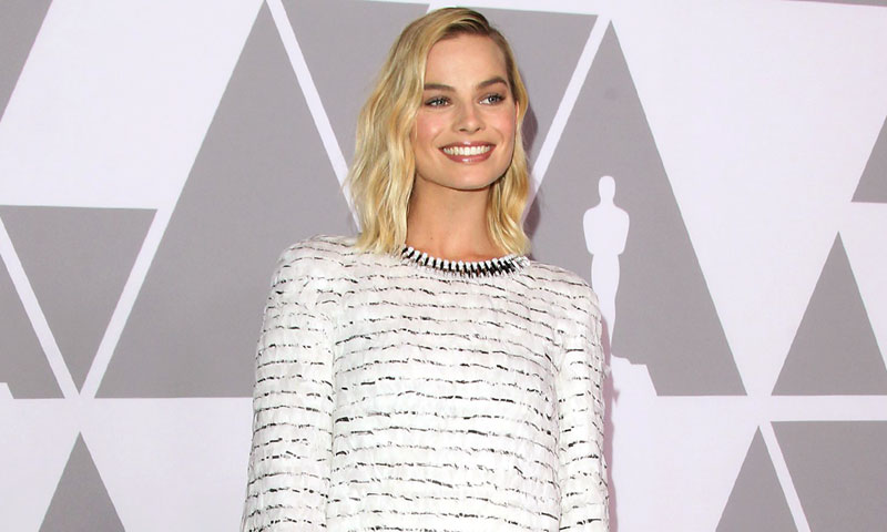 Visto en Kaia Gerber y Margot Robbie: el vestido de invitada para todo tipo de siluetas