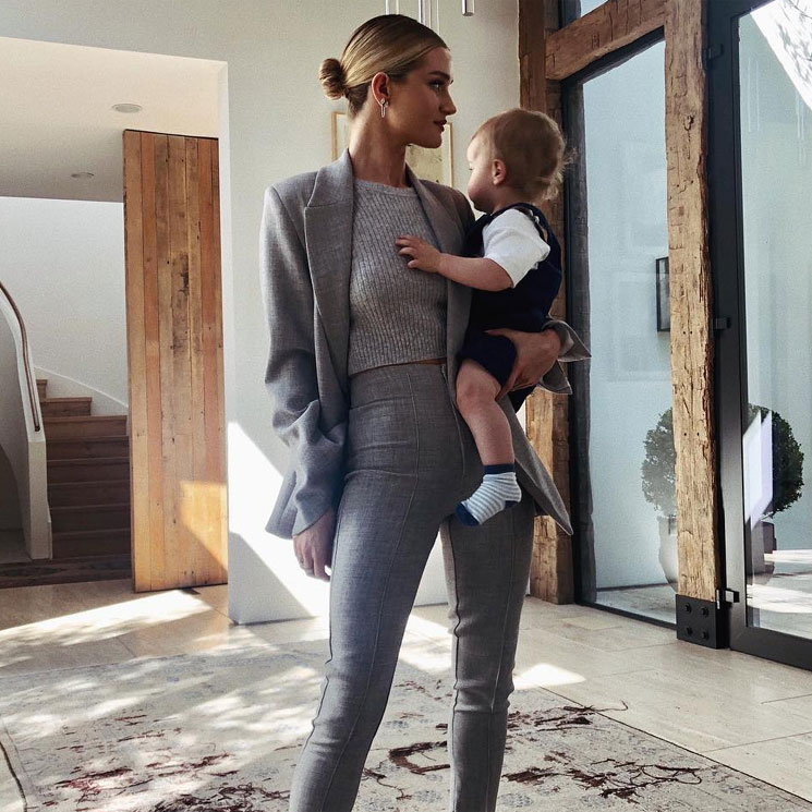 Rosie Huntington-Whiteley en 12 looks impecables para mamás en forma