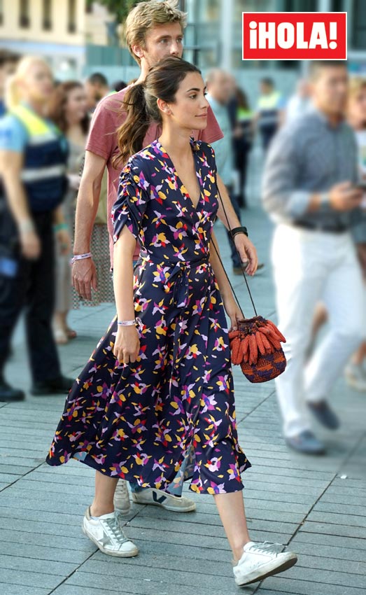 https://www.hola.com/imagenes/moda/tendencias/20190627144790/alessandra-de-osma-vestido-zapatillas-concierto-elton-john/0-696-48/alessandraosma2z-z.jpg