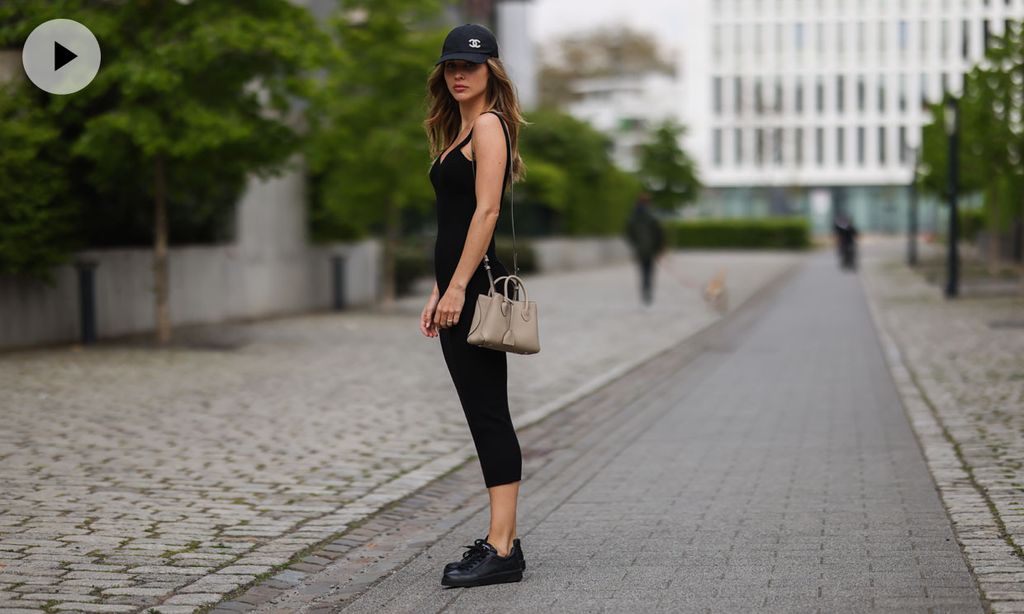 Nuevas formas de rendirte a la gorra y el 'bucket hat' esta temporada