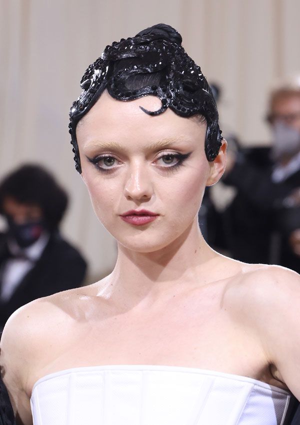 Met Gala 2022: Phoebe Dynevor looks chic in Louis Vuitton mesh