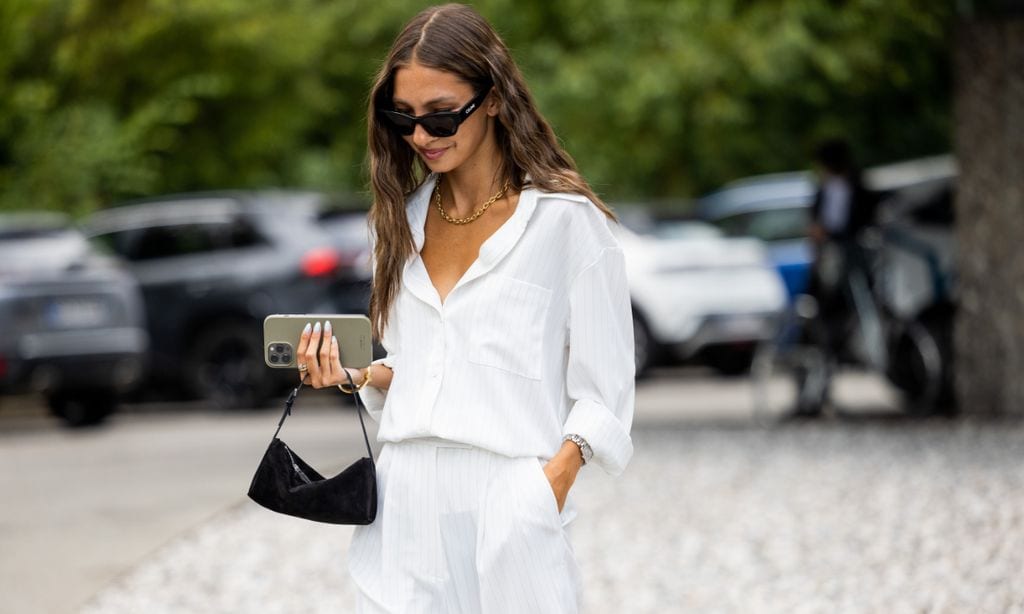 El blanco es el color del verano para no pasar calor y potenciar tu bronceado