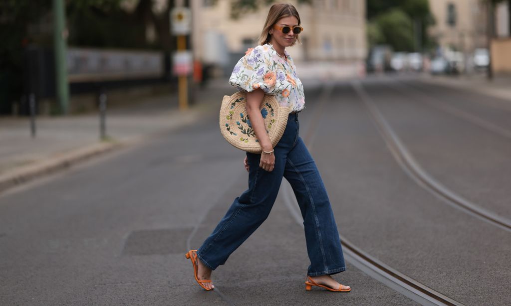 Nuestra estilista propone los mejores looks con tacón cómodo para que no sufran tus pies este verano