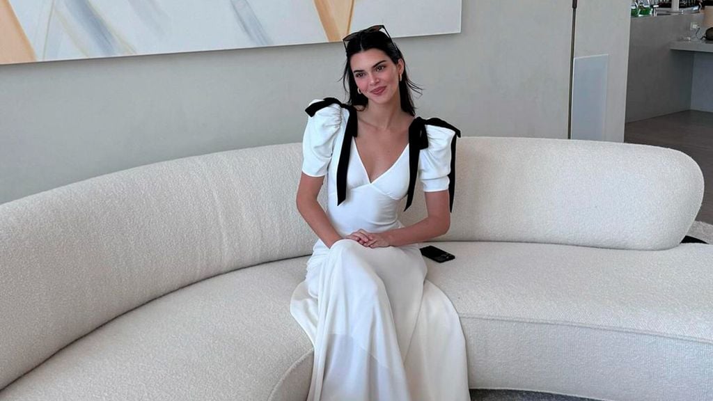 Kendall Jenner, pura elegancia con un favorecedor vestido que define el 'nuevo coquette'
