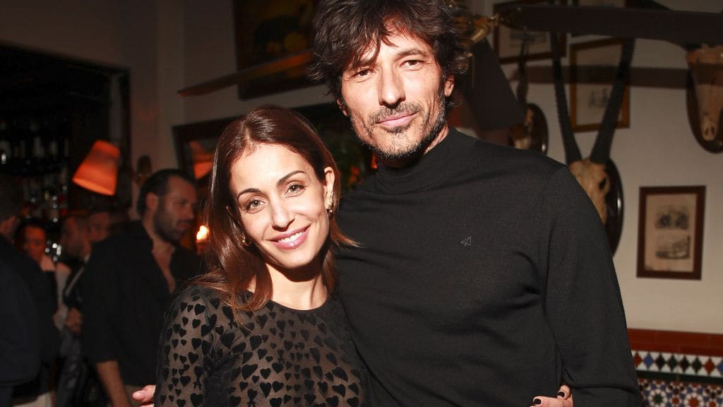 Andrés Velencoso celebra su nuevo éxito en la moda con una exclusiva fiesta llena de amigos