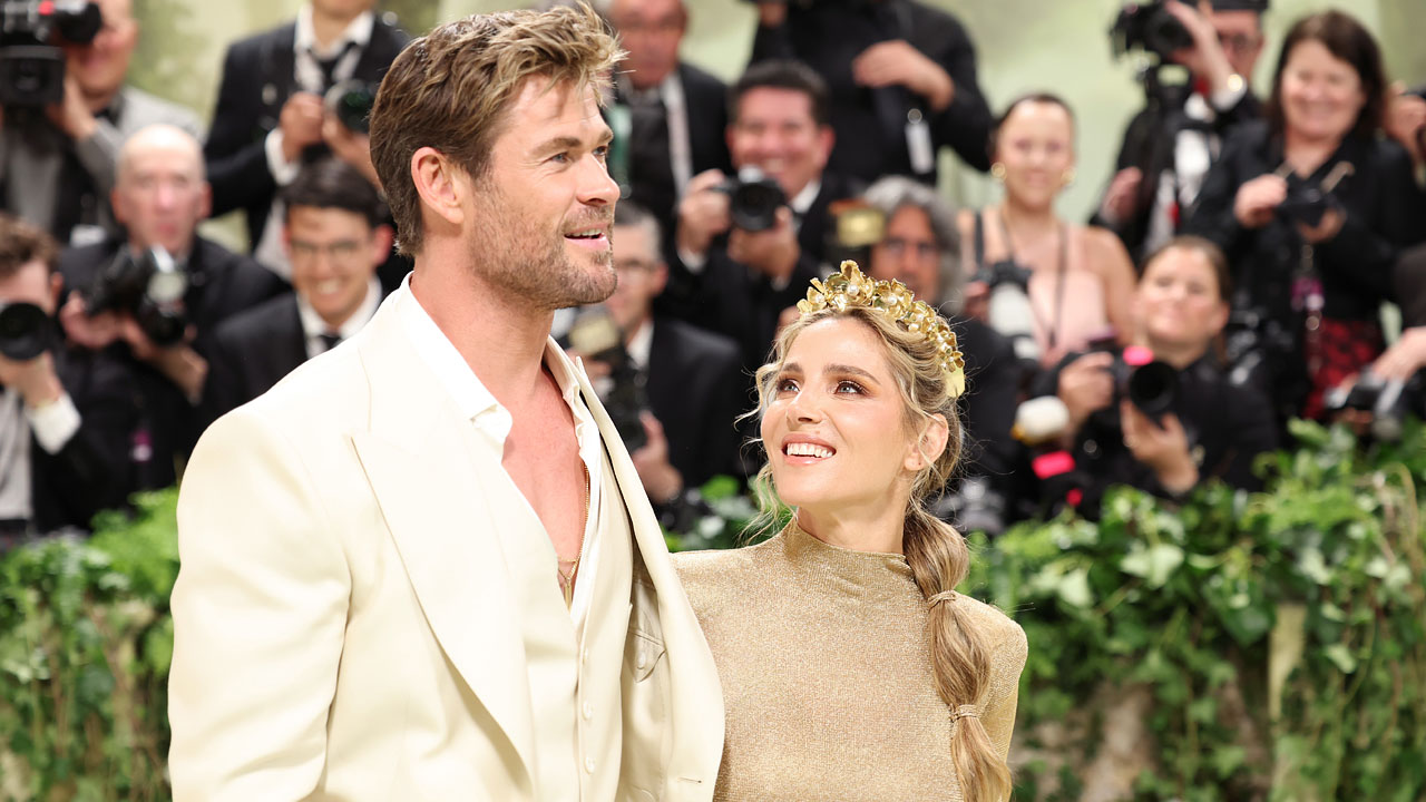 Elsa Pataky causa sensación con su vestido dorado en la MET Gala junto a un seductor Chris Hemsworth