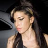 Después de dos años sin pisar un escenario, Amy Winehouse actúa por sorpresa en un acto benéfico