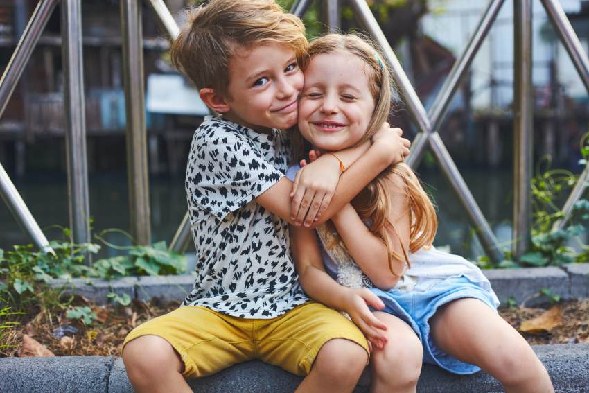 Celos peleas Consejos para conseguir una buena relación entre hermanos Foto