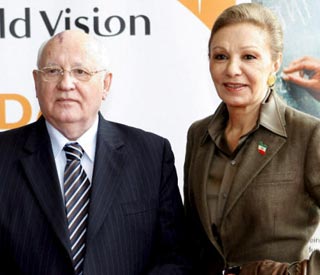 Mijail Gorbachov Y Farah Diva Juntos Por La Paz Noticias Hola Com