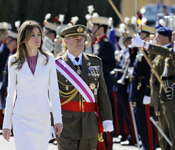 Arriba 31+ Foto como ir vestida a una jura de bandera militar Lleno