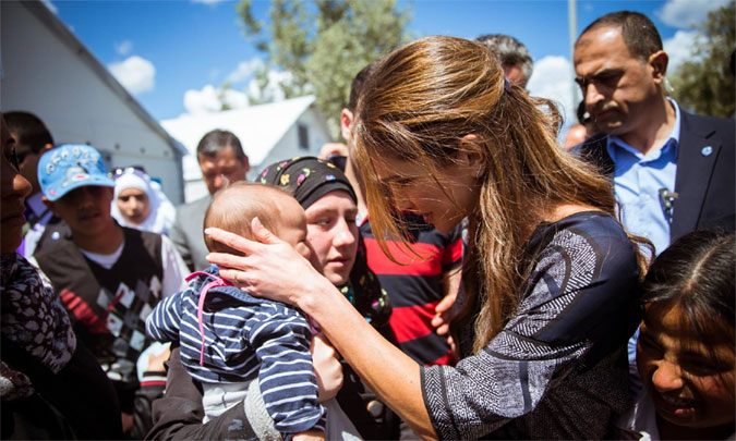 Rania de Jordania se enfrenta cara a cara con la dura realidad de los refugiados de Kara Tepe