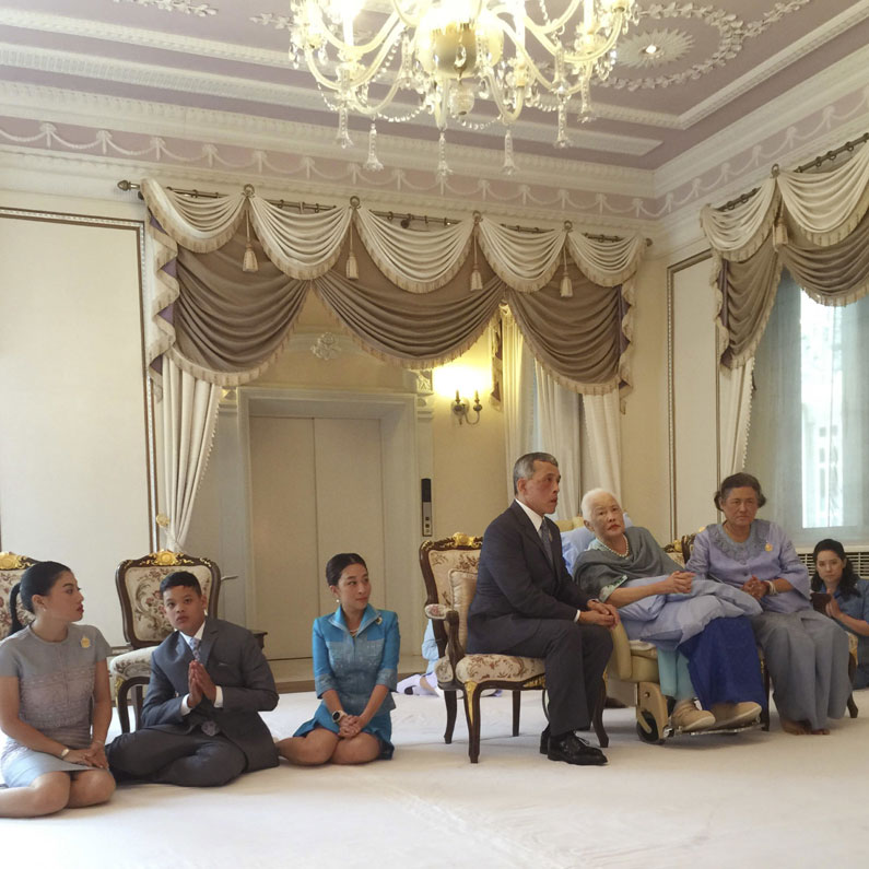 Sirikit de Tailandia celebra su 86º cumpleaños rodeada de su familia