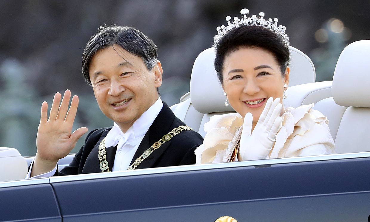 Música y mucha emoción en el desfile real de los emperadores Naruhito y Masako de Japón