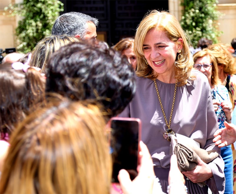 La infanta Cristina saluda a los habitantes de Orgaz