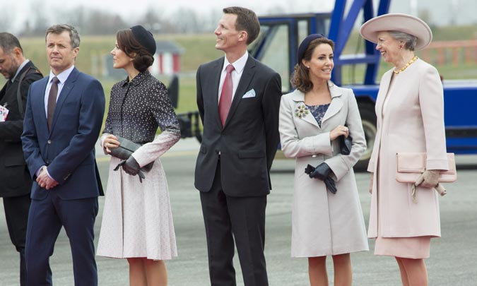 Mary de Dinamarca sorprende con un 'look' inspirado en la Duquesa de Cambridge