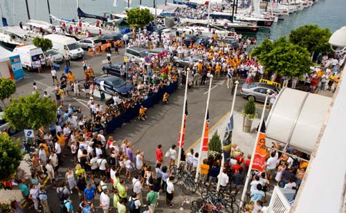 Los Príncipes de Asturias presiden el homenaje de la vela a los dos guardias civiles asesinados