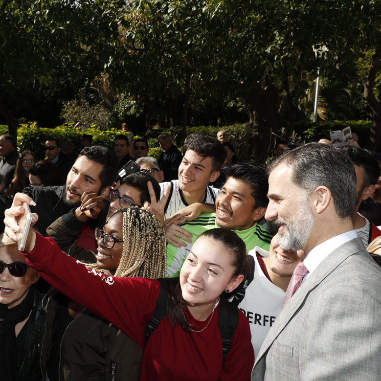 Rey de 'selfies', rey de tradiciones