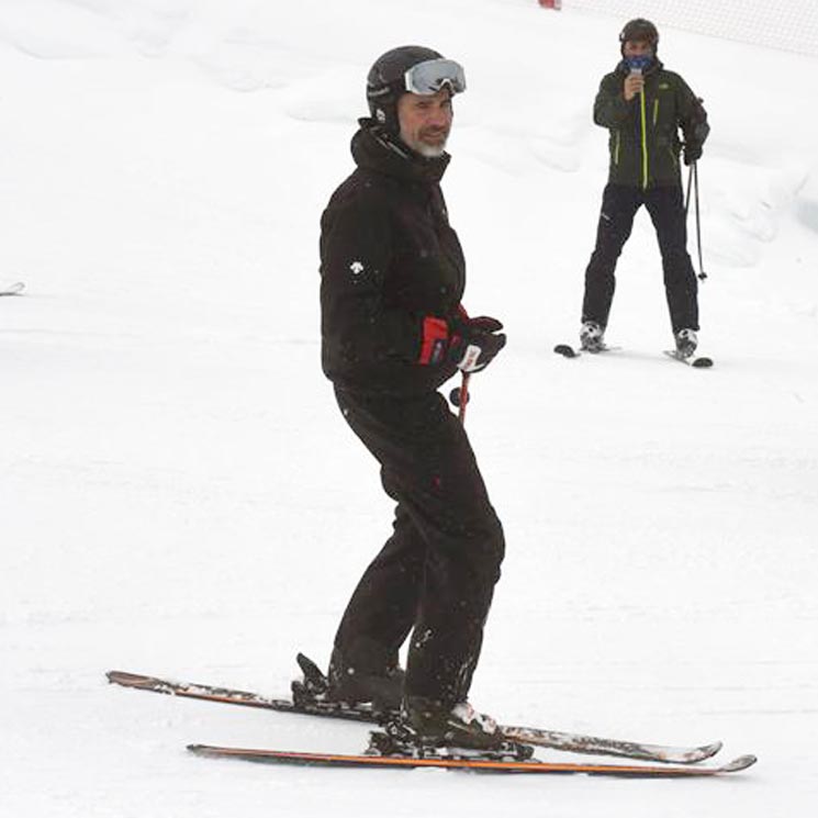 El rey Felipe disfruta de su afición al esquí