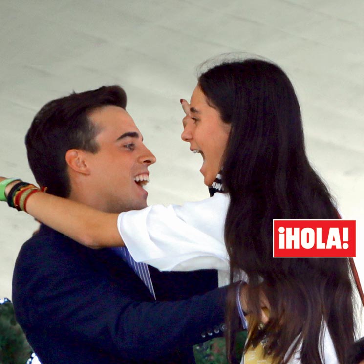 Fotografías exclusivas en ¡HOLA!, Victoria Federica y Gonzalo Caballero, abrazos y complicidad en el hipódromo