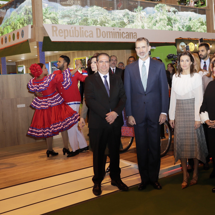 La 'vuelta al mundo' de los reyes Felipe y Letizia en la inauguración de Fitur
