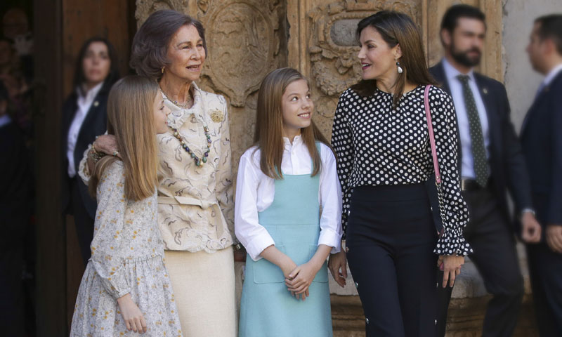 Las imágenes del desencuentro entre doña Letizia y doña Sofía que acaparó todos los titulares