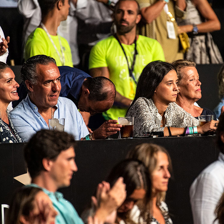 Victoria Federica, seria pero tranquila, acude a un concierto poco antes de la operación de su abuelo 