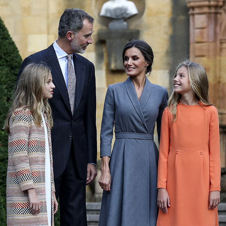 Los Reyes vuelven a oír quince años después la música de su boda en su visita a Asturias 