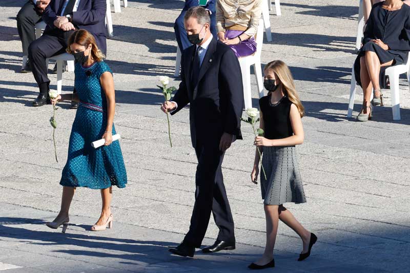 ACTOS CONJUNTOS DE LOS REYES O LA FAMILIA REAL I - Página 9 Rosa-gtres-a