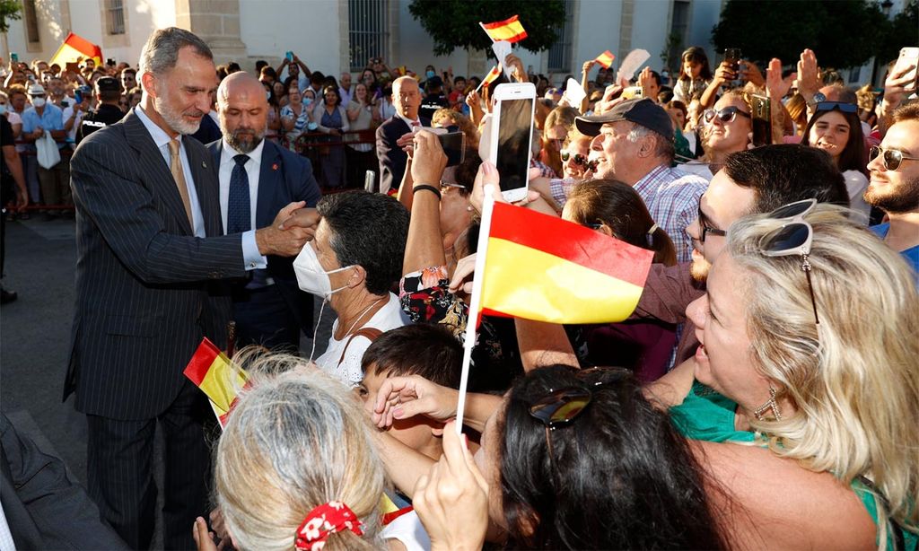 El rey Felipe visita dos bodegas centenarias en Cádiz antes de recibir a los líderes de la OTAN