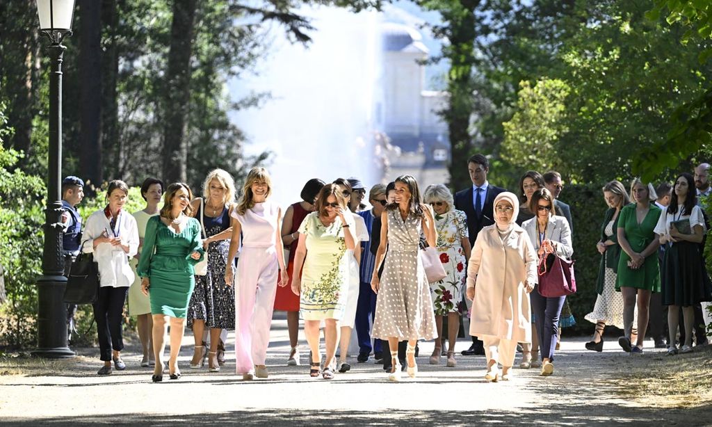 La reina Letizia visita con las parejas de los líderes de la OTAN el Palacio Real de La Granja en Segovia