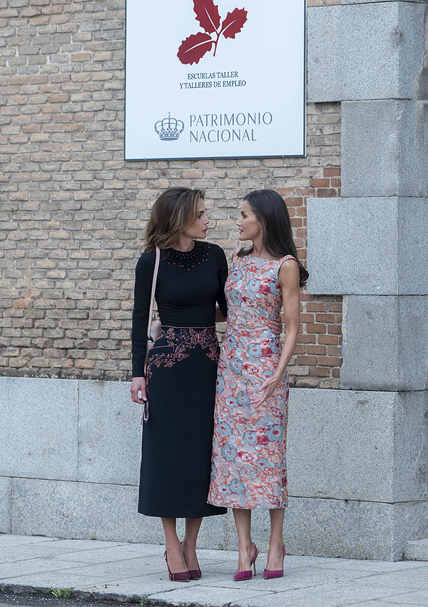 El Cariñoso Encuentro De La Reina Letizia Y Rania De Jordania En Madrid Foto 1