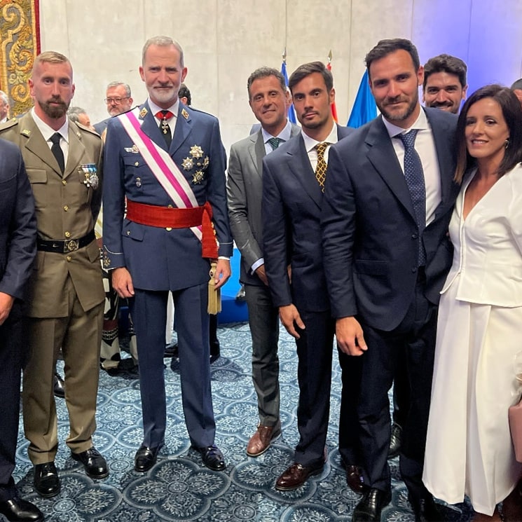 El cariñoso encuentro de los reyes Felipe y Letizia con Saúl Craviotto y sus compañeros olímpicos de París 2024