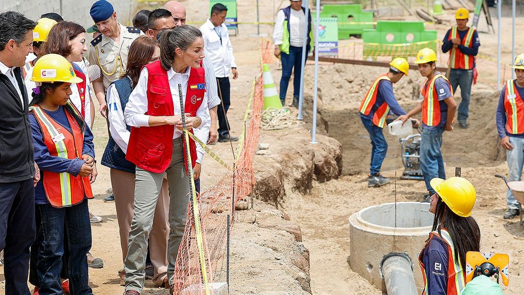 El futuro de los jóvenes, la salud mental y un guiño al Quijote marcan el primer día de la reina Letizia en Guatemala