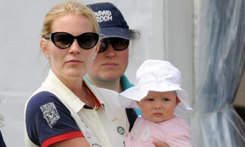 Mia, hija de Zara Phillips, el 'pequeño juguete' de la familia