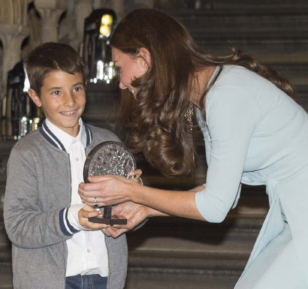 Entrevistamos a Carlos Pérez Naval, el niño español que recibió un prestigioso premio de manos de la Duquesa de Cambridge: 'Yo no la conocía, me dijeron luego quién era'