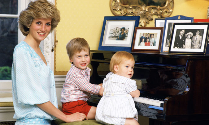 El emotivo homenaje que los príncipes Harry y Guillermo preparan para su madre, Diana de Gales