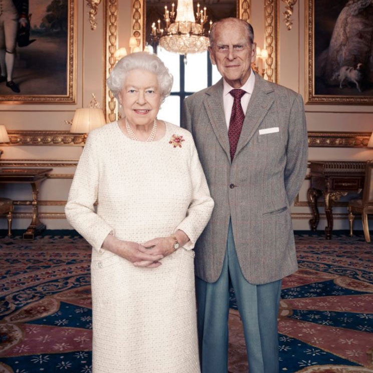 Primera fotografía oficial de Isabel II y el Duque de Edimburgo en sus bodas de titanio