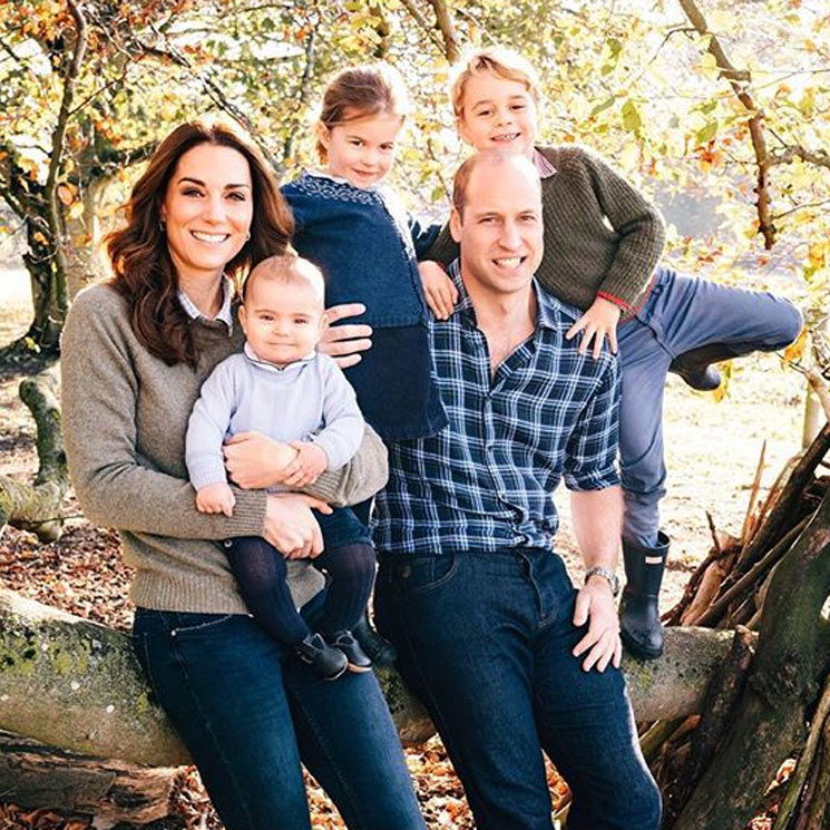 ¡En el campo y con sus hijos! Así es la tierna felicitación navideña de los Duques de Cambridge 