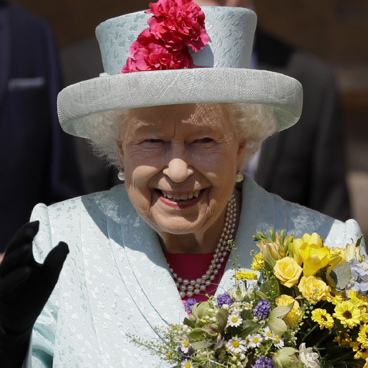 Isabel II, encantada con el actor que dará vida a su hijo Carlos en 'The Crown'