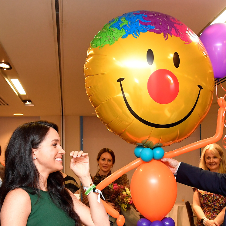 ¡Su primer día de 'guarde' y muchos regalos! Archie eclipsa a sus padres en su último evento