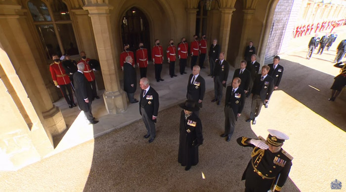 El príncipe Harry en el funeral de su abuelo