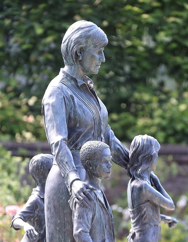 La Estatua Diana De Gales ¿por Qué Aparece Con Tres Niños